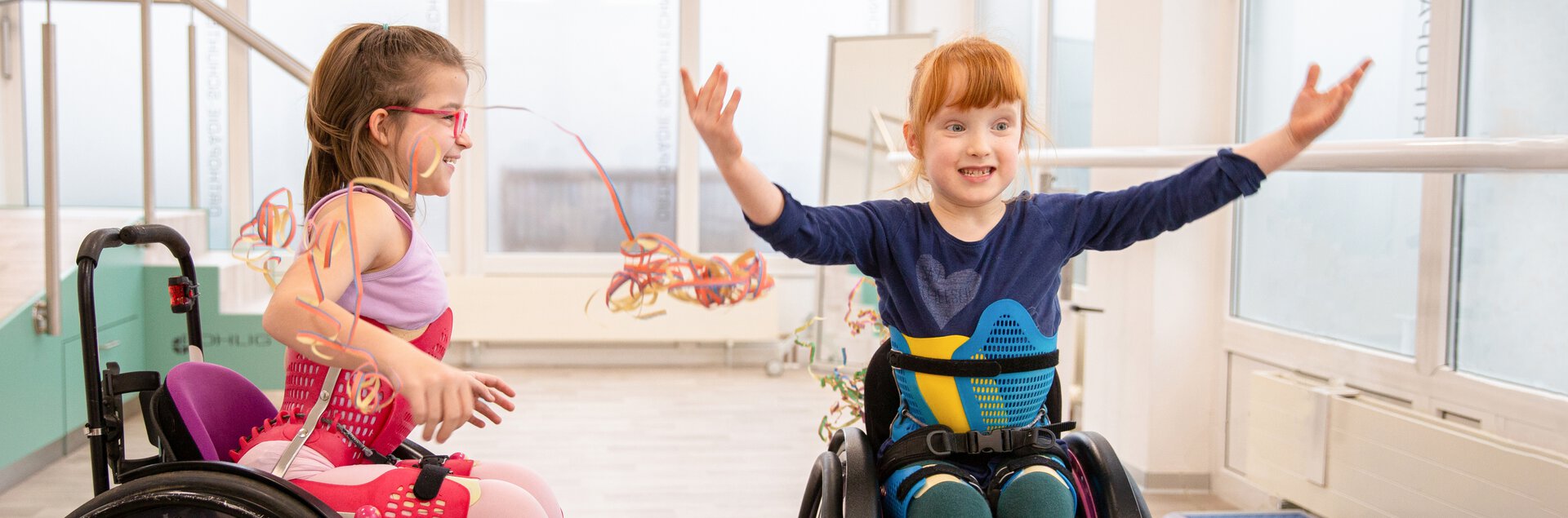 Mädchen Spina bifida und PowerHip® Orthese | © Pohlig GmbH